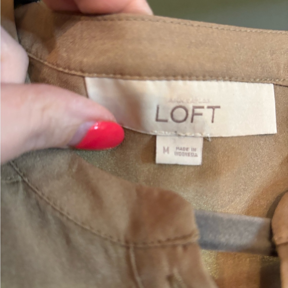 LOFT Taupe Long-Sleeve Button-Front Blouse - Picture 5 of 8